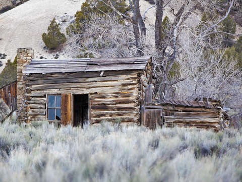 Log cabin