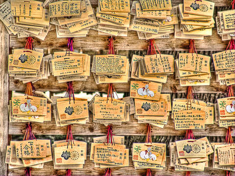 Shinto prayer tiles
