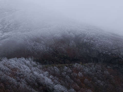 Craggy tunnel