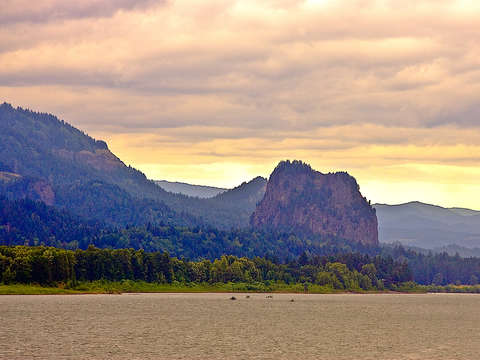 The columbia river gorge 1