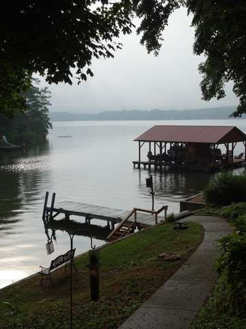 Evening mist over weiss lake