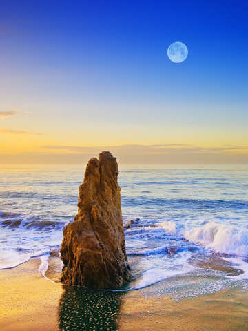 Moon & Monolith