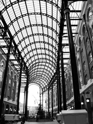 Covered curving archway