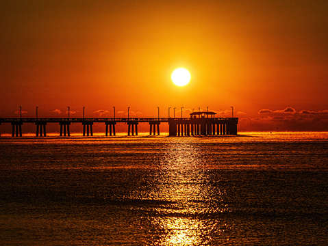 Mist under the pier