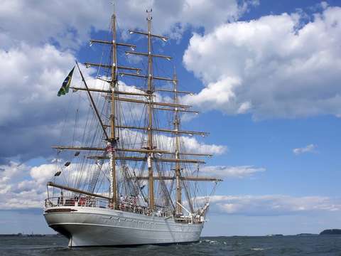 Tallship Mircea Leaves Boston