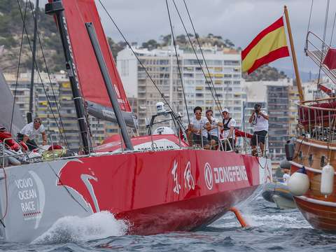 Dongfeng leaves spain during ocean race