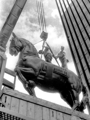 Monument to alvear horse