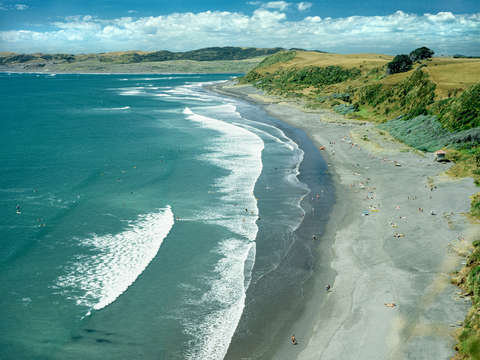 Raglan beach new zealand