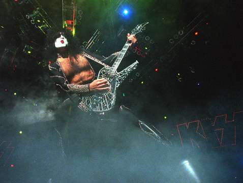 Kiss in boston 1 2