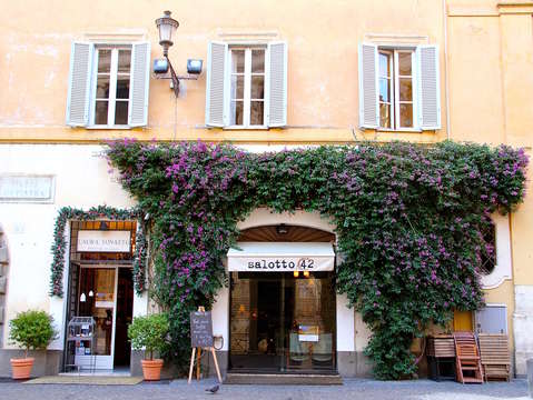 Salotto 42, Rome