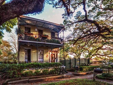 Tree covered home in mobile