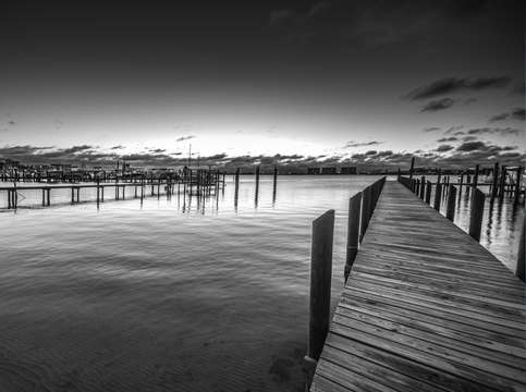 Long dock bw