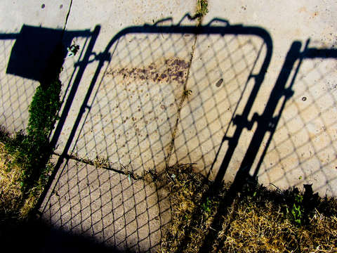 Chain link shadow