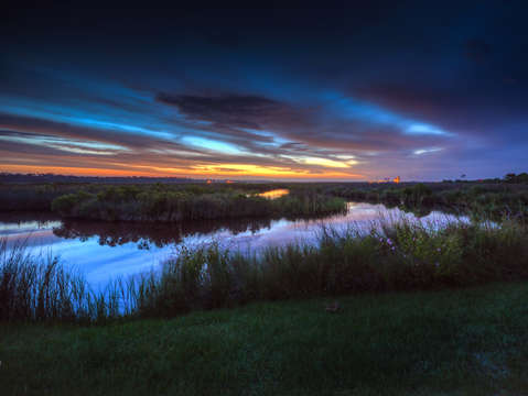 Streaking sunrise at lake shelby