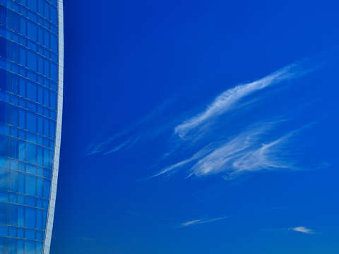 Curve and Cloud (Barcelona)