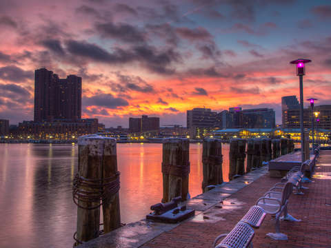 Wild light at inner harbor