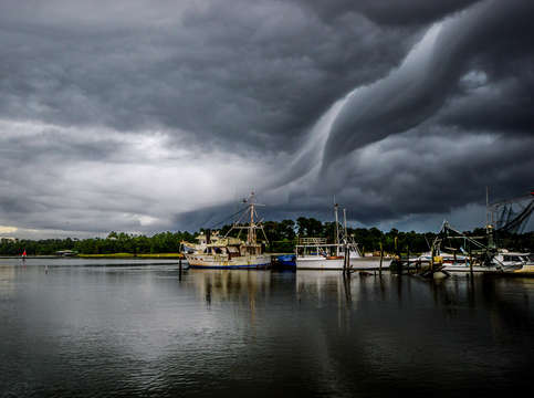 Swirly cloud at billys seafood on the bon secour r