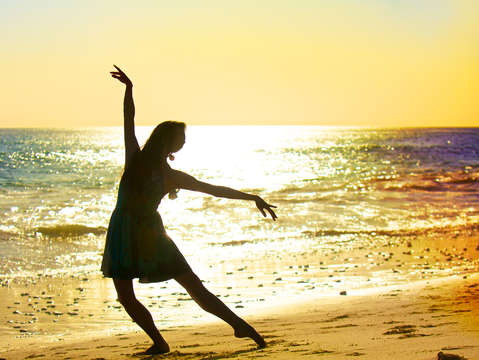 Silhouette dancer