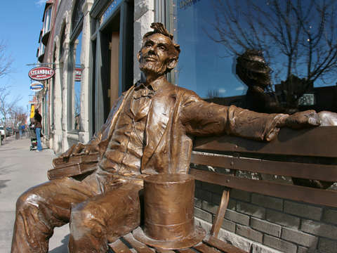 Abe lincoln statue