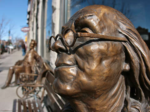 Benjamin franklin statue