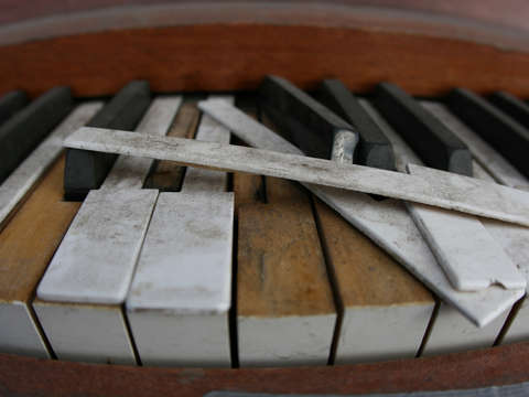 Broken piano