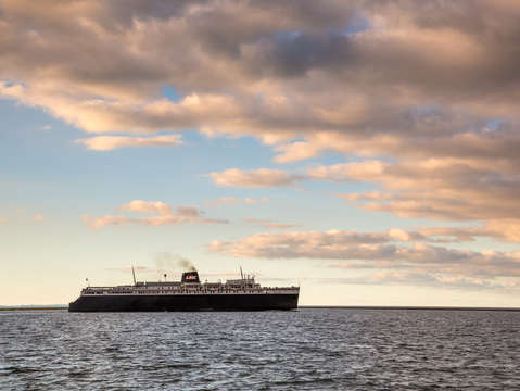 Ss badger leaving port