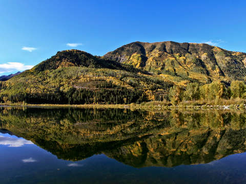 Mountain lake near aspen