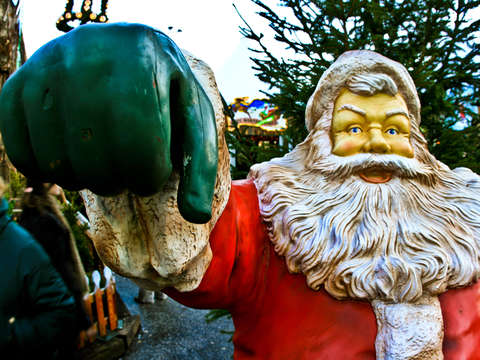 Santa claus statue in maastricht
