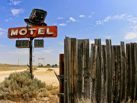 Top hat motel
