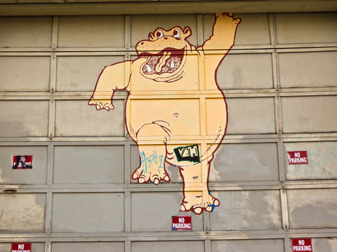 Garage door hippo