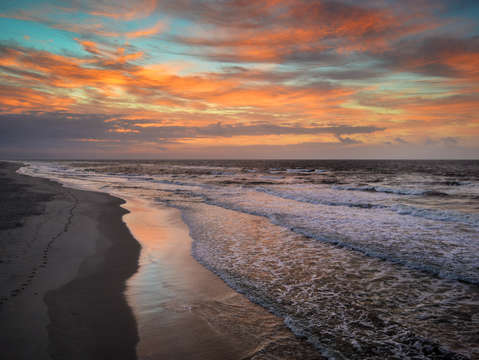 Pink morning sunrise on the beach