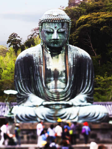 Moonrise over kamakura daibutsu