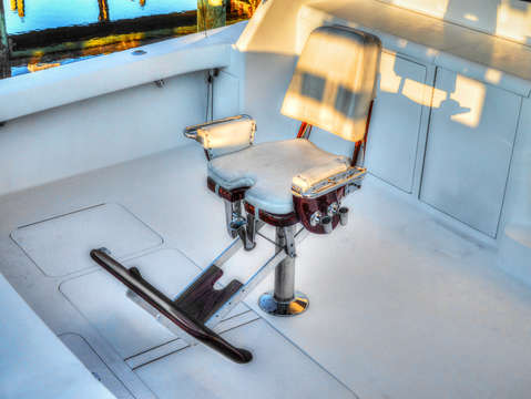 White fighting chair 2