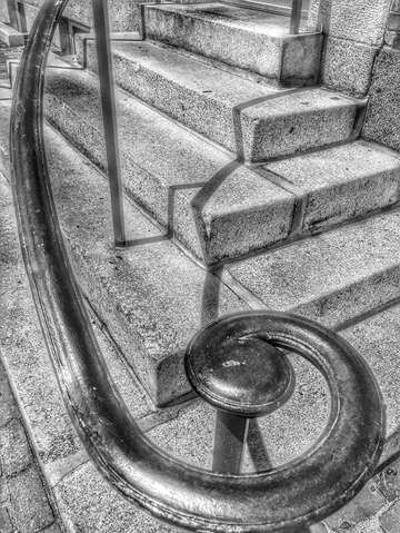 Curly rail