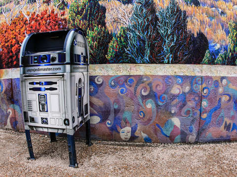 R2 d2 mailbox