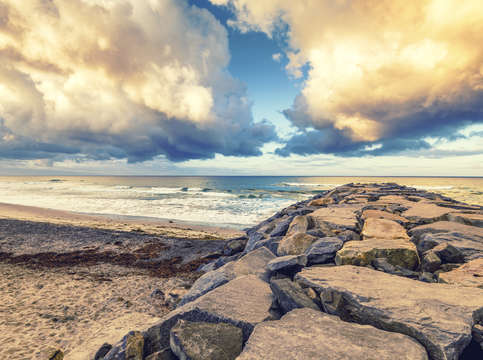 Jetty and the sea