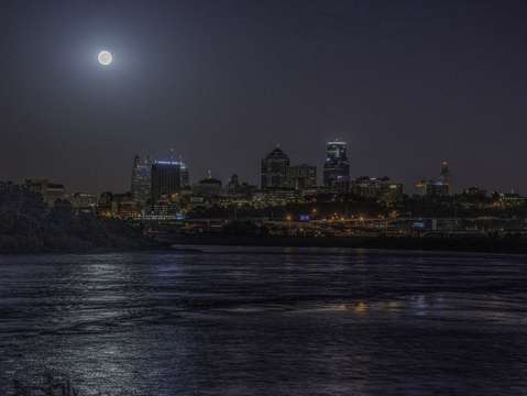 River moon city