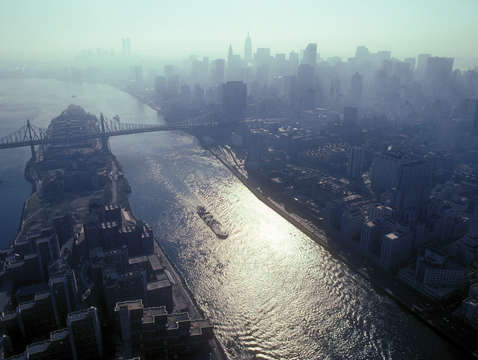 East river new york city 06l0405