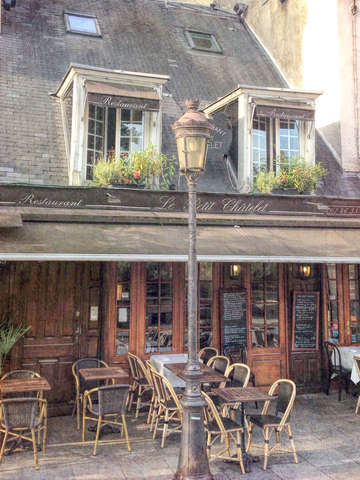 Le petit chatelet ii