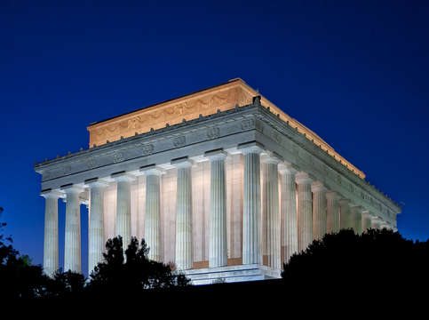 Twilight at lincoln memorial