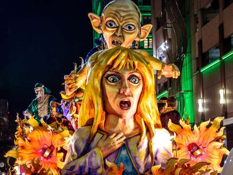 Mardi gras gollum float