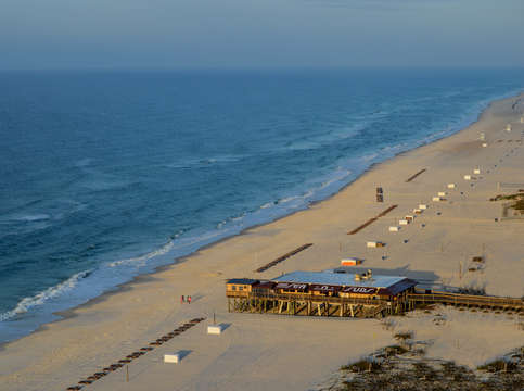 Long view of the sea n suds