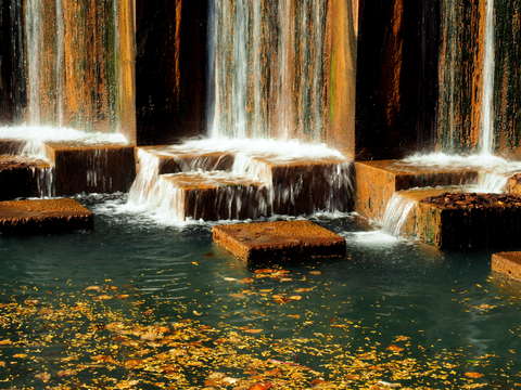 Water falls on the indy canal