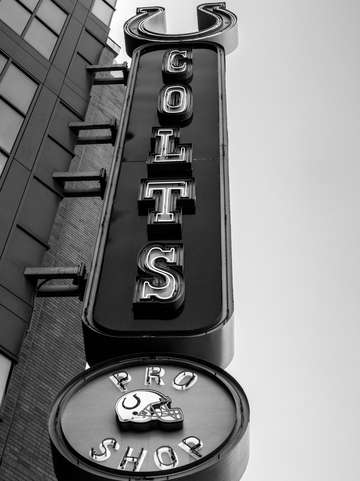 Indy 18 bw