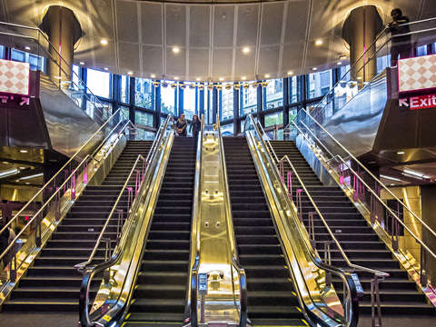 Station escalator 7164