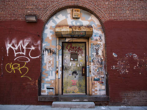 Door 03