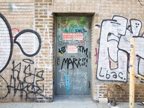 Door 04