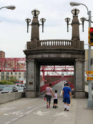 Crossing the williamsburgh bridge lower east side