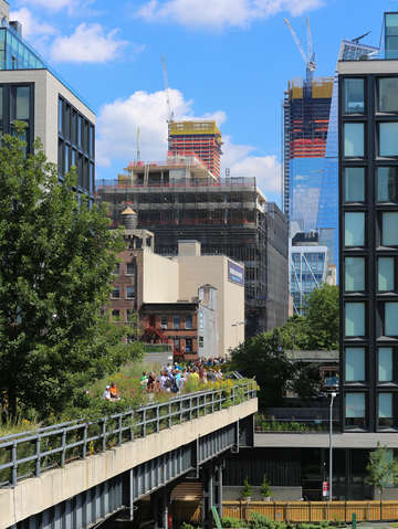Along the high line in chelsea
