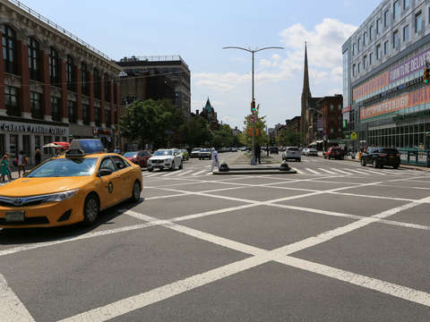 125th street crossing harlem nyc new york